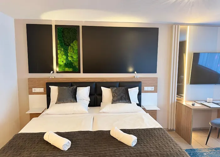 Boardinghouse Home - Adults Only -